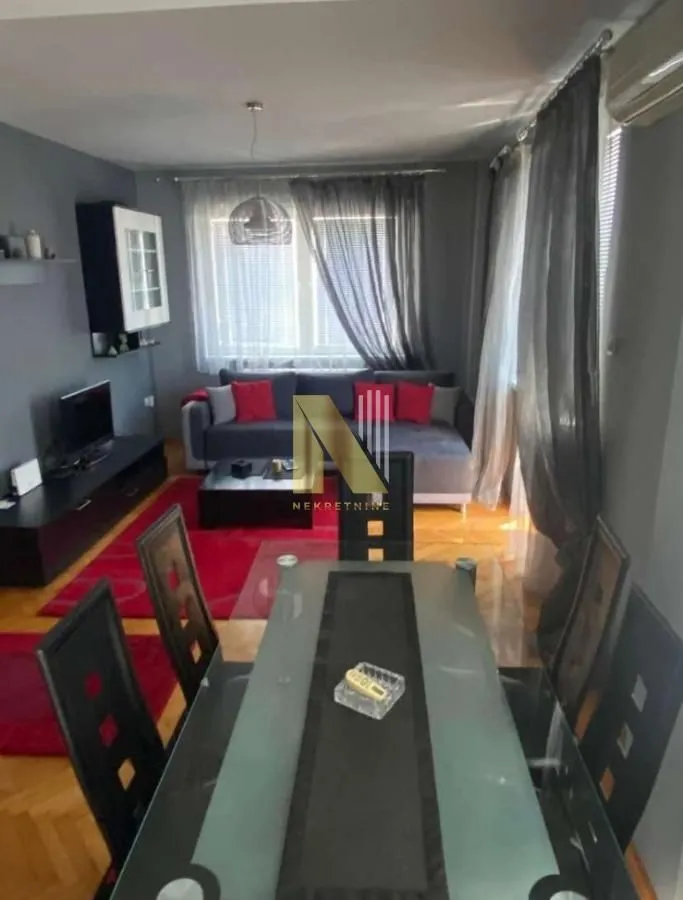 Prodaja, dvosoban stan, 53m², Centar, Subotica