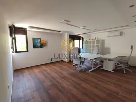 Izdavanje, poslovni prostor, 80m², Blok 5, Podgorica - image 7