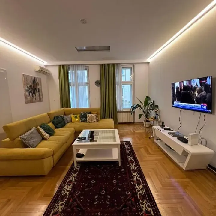 Izdavanje, četvorosoban stan, 116m², Stari Grad, Beograd