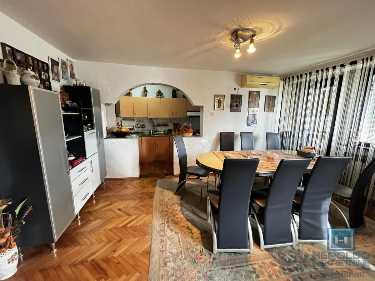Prodaja, kuća, 218m², Budžino brdo, Jagodina