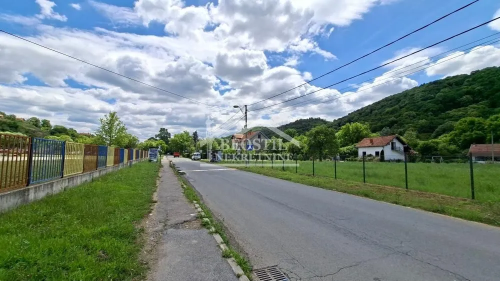 Prodaja, plac, 1300m², Voždovac Sve Podlokacije, Beograd