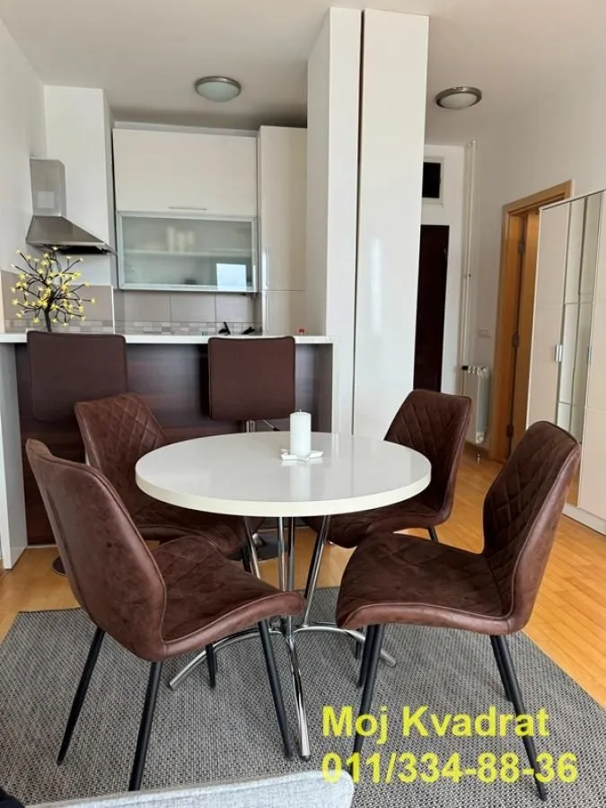Izdavanje, dvosoban stan, 41m², Stari Grad, Beograd