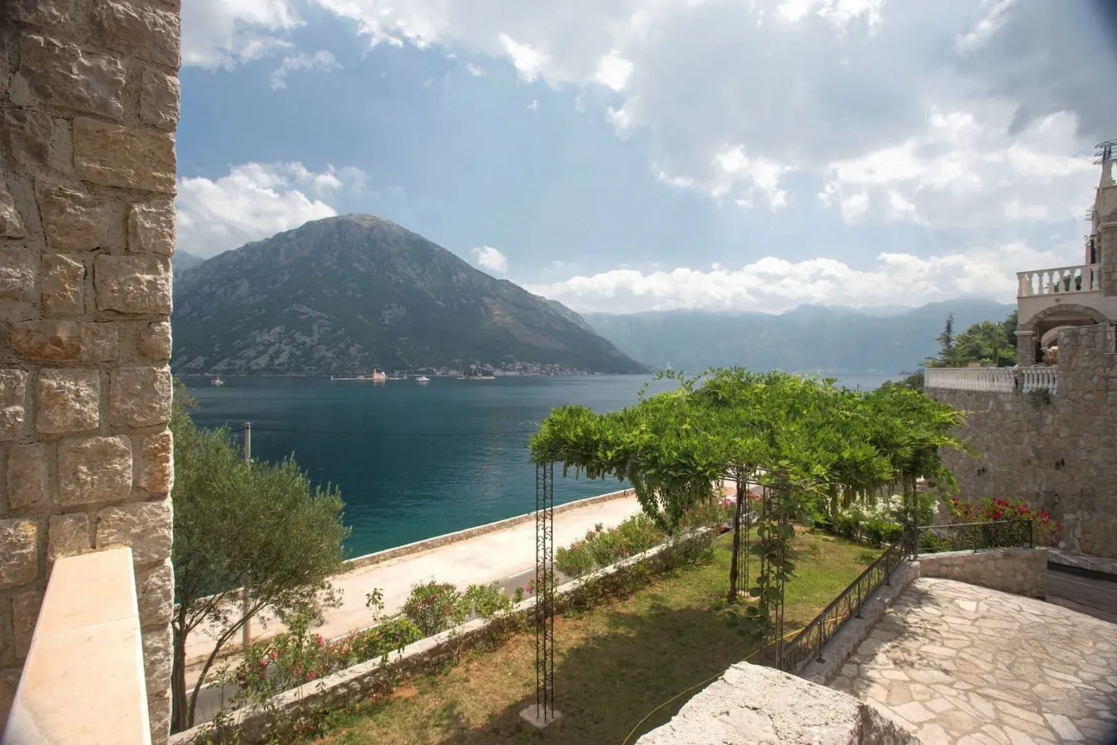 Prodaja, kuća, 235m², Kostanjica, Kotor