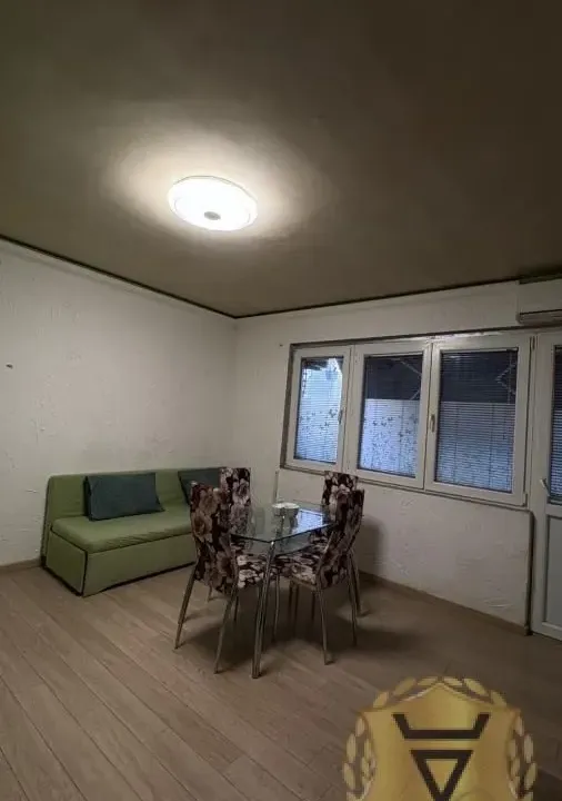 Izdavanje, trosoban stan, 60m², Uciteljsko Naselje, Zvezdara Sve Podlokacije