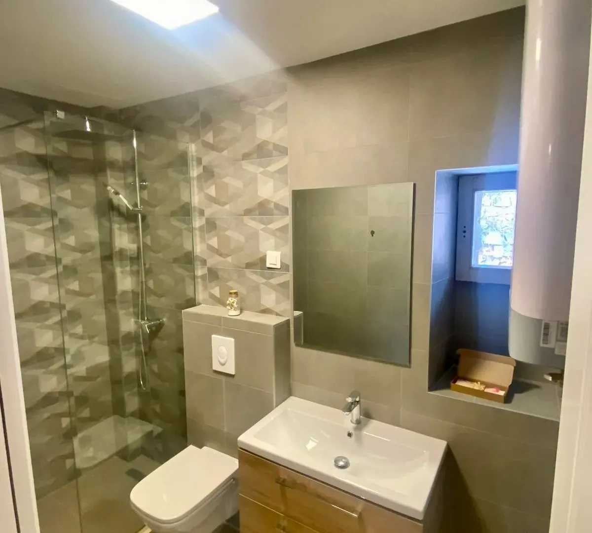 Izdavanje, kuća, 200m², Bigova, Kotor