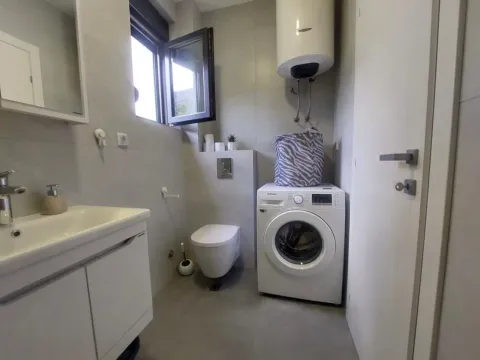 Izdavanje, dvosoban stan, 70m², Gradiošnica, Tivat - image 10