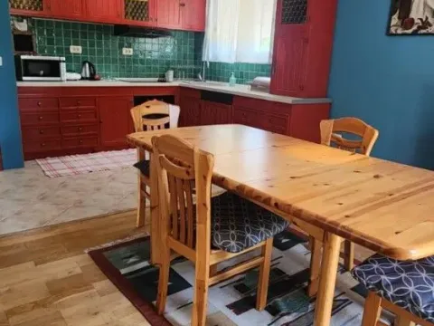 Prodaja, kuća, 200m², Tološi, Podgorica - image 1