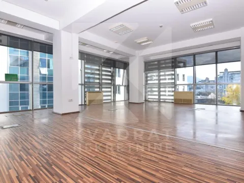 Izdavanje, poslovni prostor, 185m², Centar, Podgorica - image 2