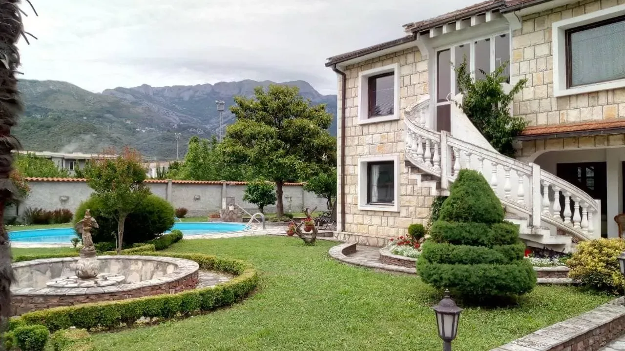 Sale, house, 216m², Bar, Crna Gora