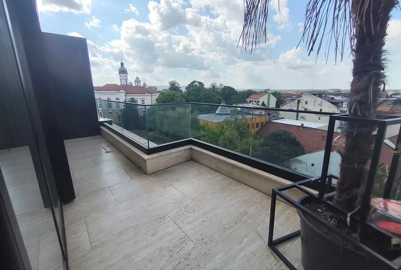 Prodaja, dvosoban stan, 184m², Centar, Loznica