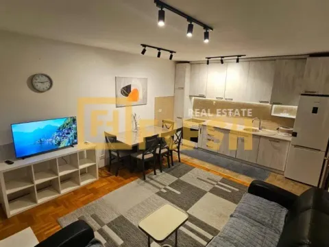 Izdavanje, dvosoban stan, 67m², Stari Aerodrom, Podgorica - image 1