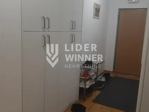 Sale, four bedroom apartment, 100m², Zemun Gornji Grad, Zemun Sve Podlokacije - image 8