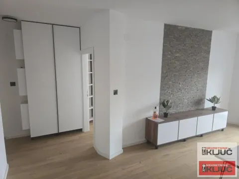 Izdavanje, trosoban stan, 73m², Bulevar patrijarha Pavla, Novi Sad Sve Podlokacije - image 3