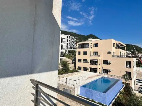 Izdavanje, trosoban stan, 86m², Centar, Tivat - image 14