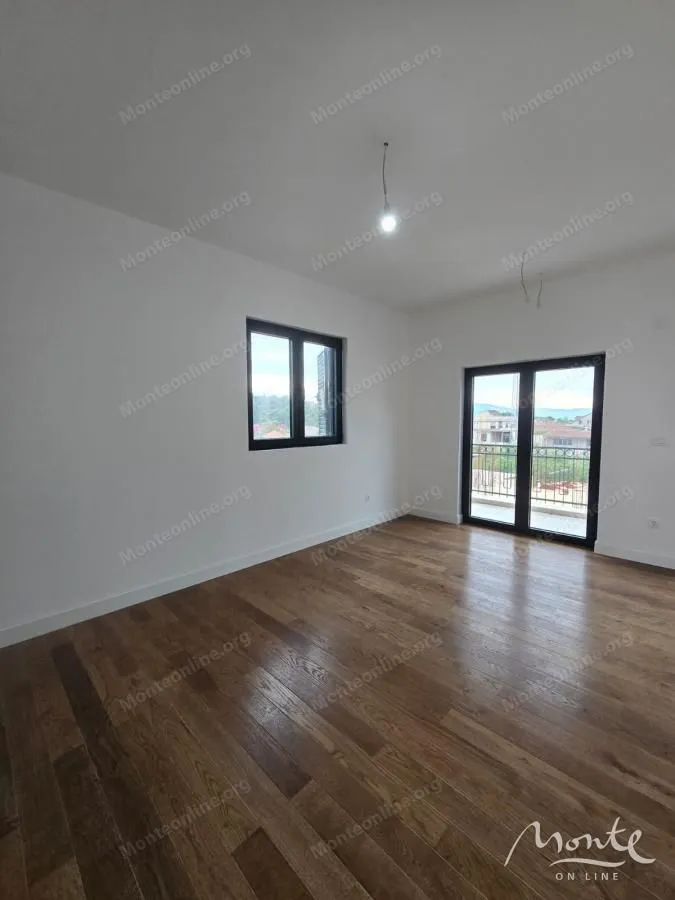 Prodaja, dvosoban stan, 70m², Tivat, Crna Gora