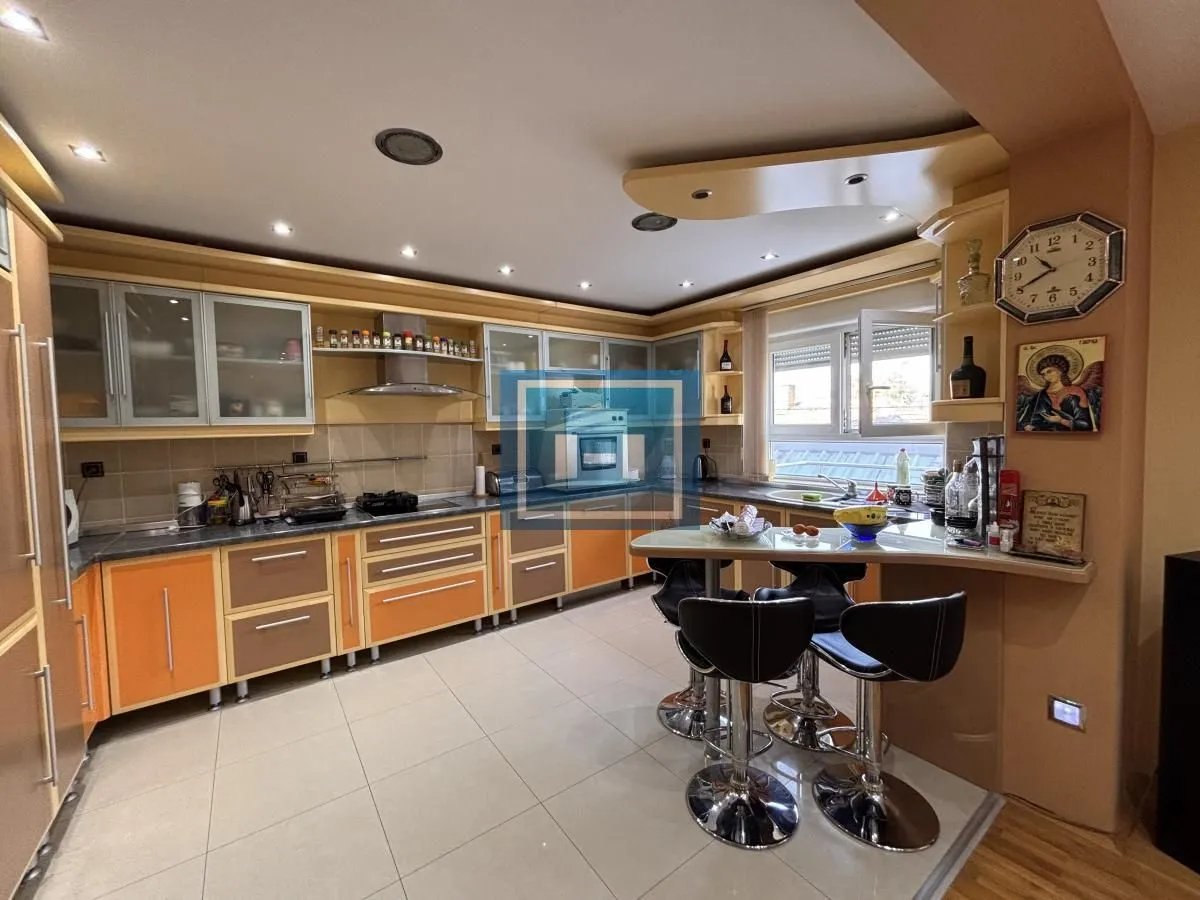 Prodaja, četvorosoban stan, 111m², Centar, Jagodina