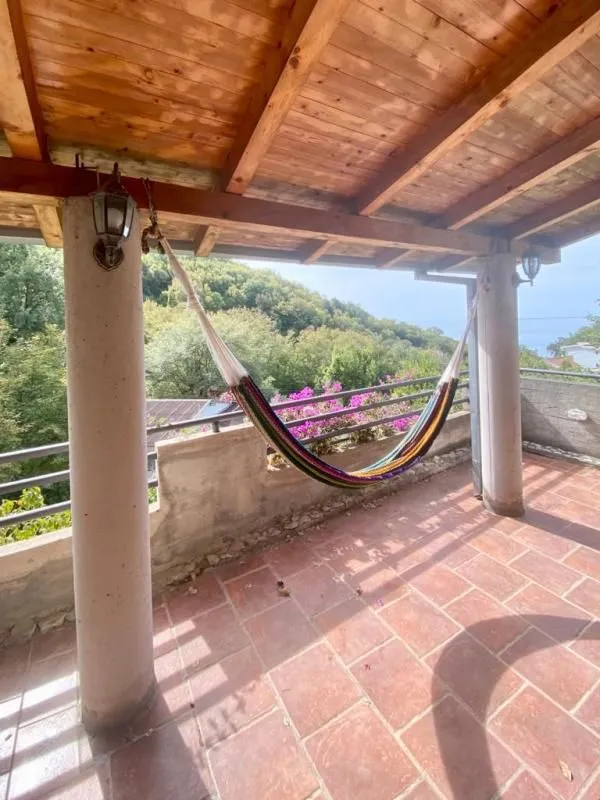 Izdavanje, kuća, 190m², Kruče, Ulcinj