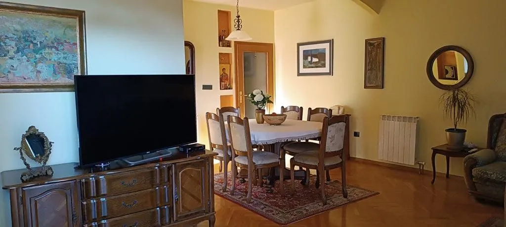 Izdavanje, dvosoban stan, 90m², Zagorič, Podgorica