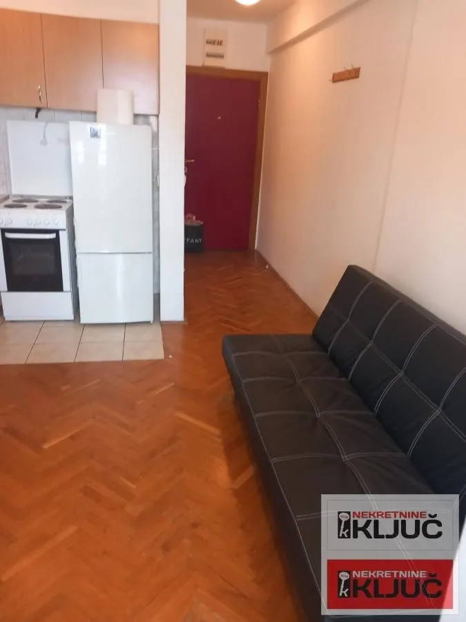 Prodaja, trosoban stan, 45m², Bulevar Oslobodjenja, Novi Sad Sve Podlokacije