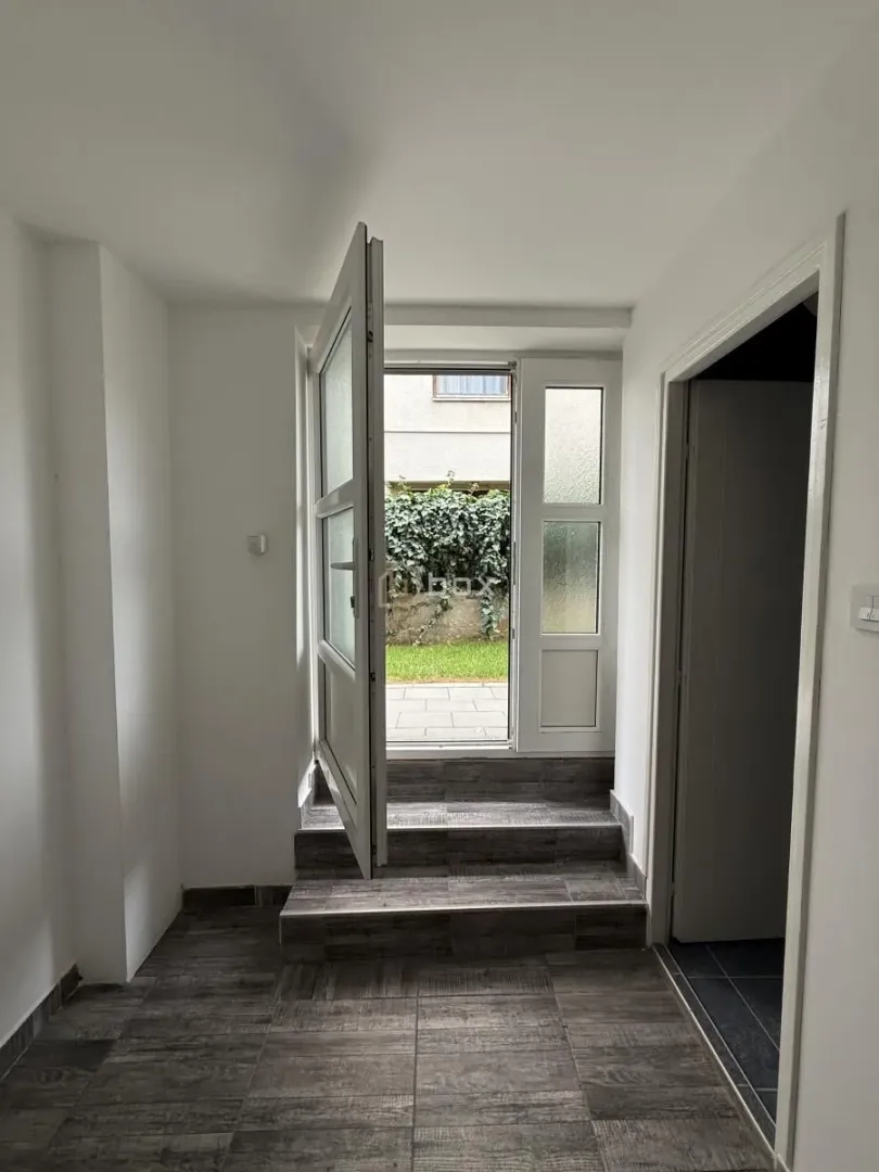 Prodaja, dvosoban stan, 68m², Pantelej, Niš