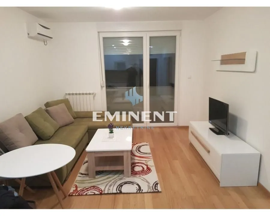 Izdavanje, stan, 40m², Zvezdara Sve Podlokacije, Beograd