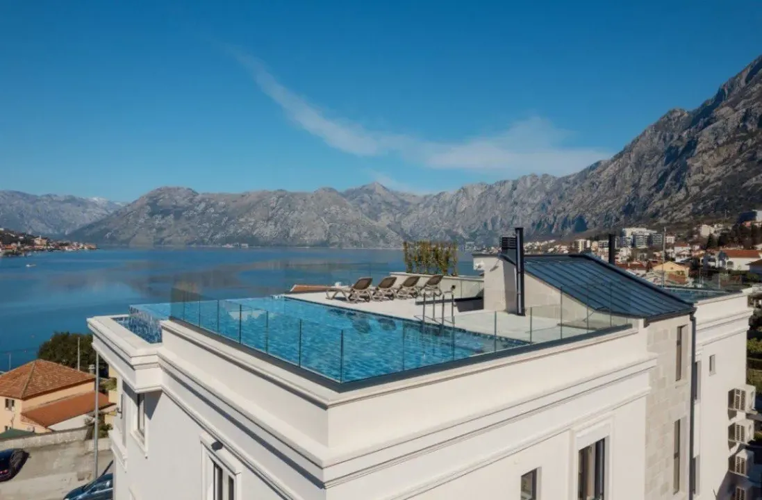 Prodaja, trosoban stan, 184m², Dobrota, Kotor