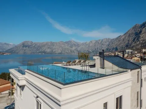 Prodaja, trosoban stan, 184m², Dobrota, Kotor