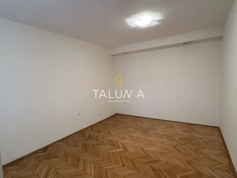 Izdavanje, jednosoban stan, 60m², Tološi, Podgorica - image 6
