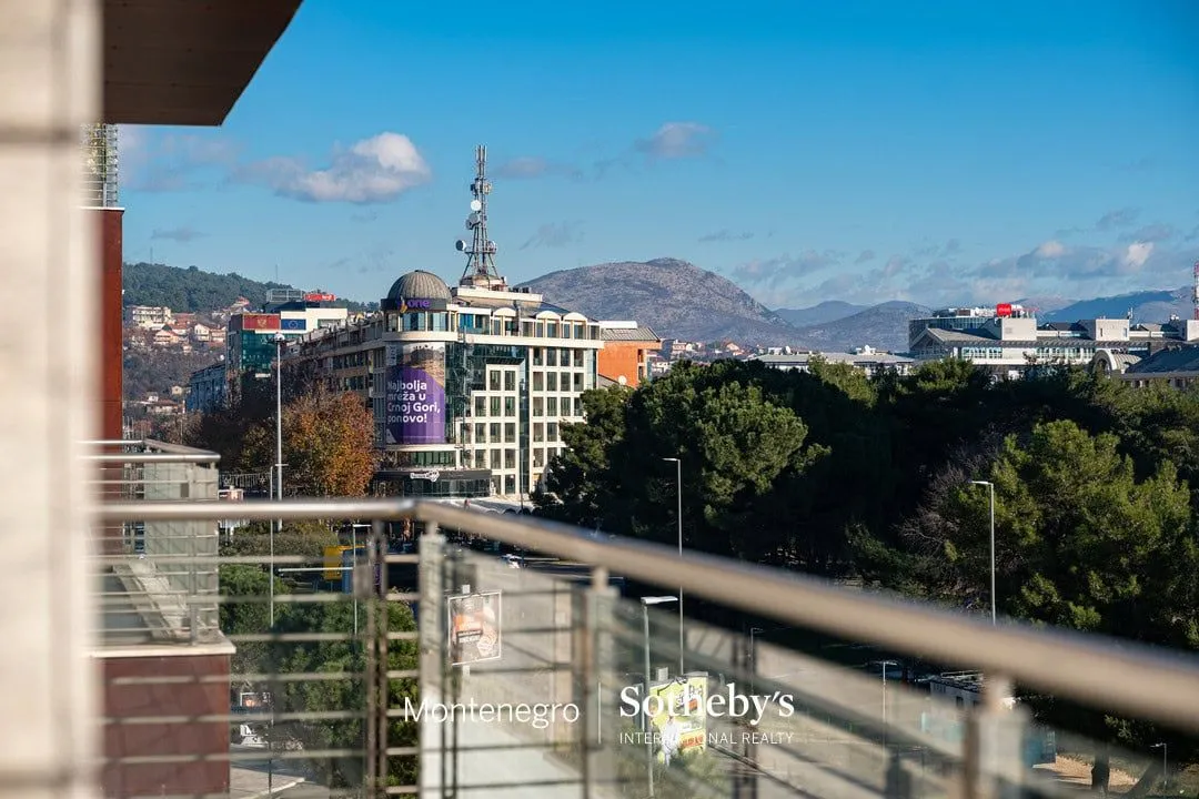 Rent, three bedroom apartment, 204m², Kod Capital Plaze, Podgorica