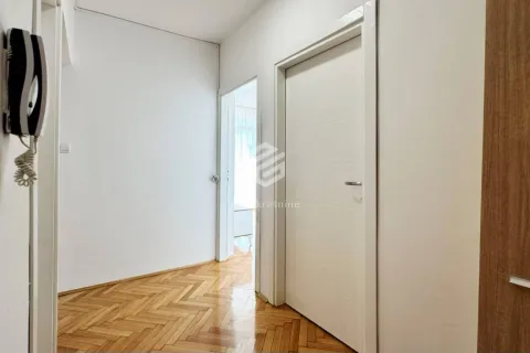 Izdavanje, dvosoban stan, 75m², Pobrežje, Podgorica - image 15
