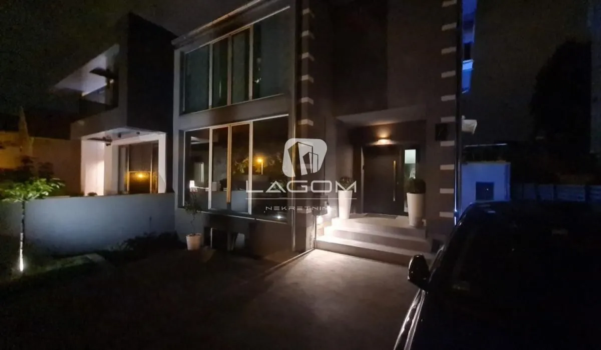 Sale, house, 343m², Čukarica, Beograd