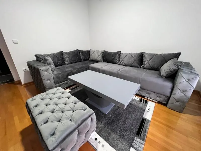 Izdavanje, dvosoban stan, 55m², Karaburma, Palilula Sve Podlokacije