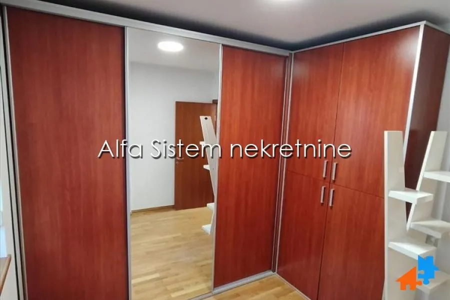 Rent, four bedroom apartment, 120m², Kalenić Pijaca, Vračar Sve Podlokacije