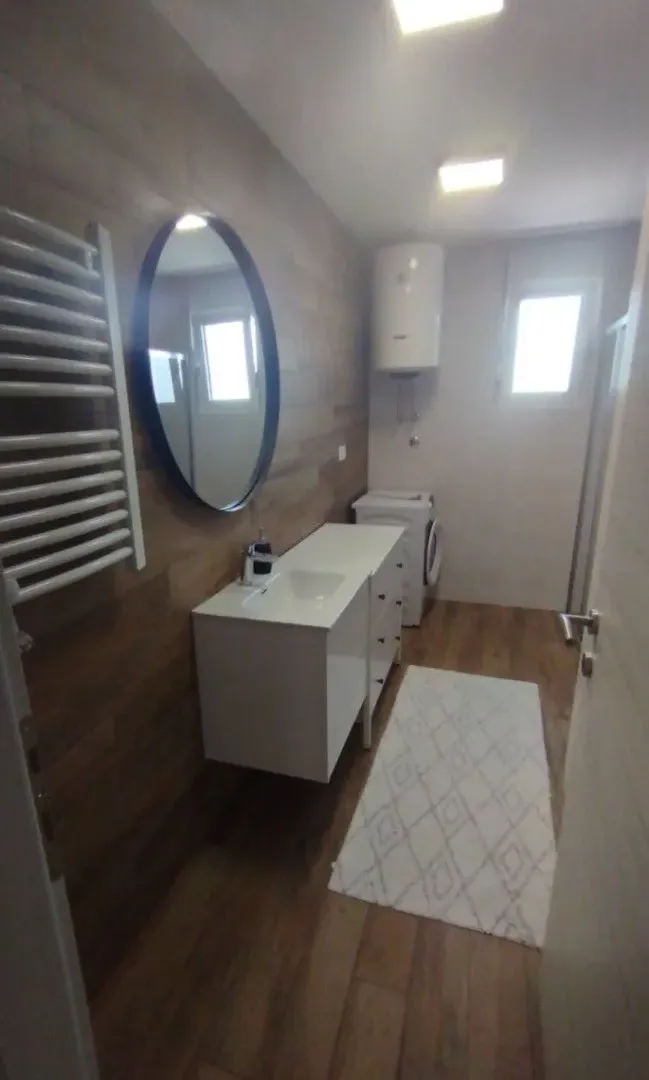 Izdavanje, trosoban stan, 100m², Zagorič, Podgorica