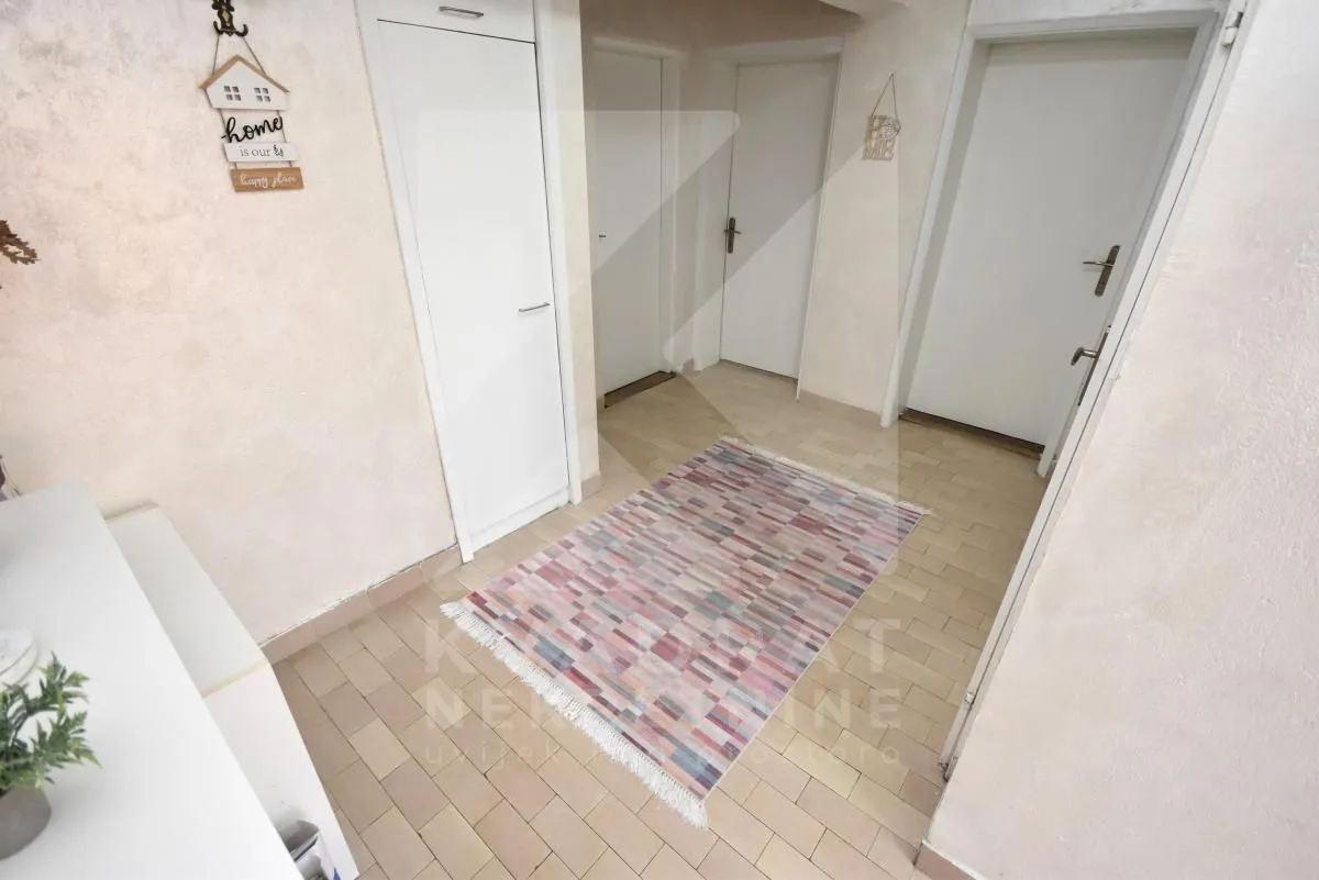 Izdavanje, trosoban stan, 100m², Stari Aerodrom, Podgorica