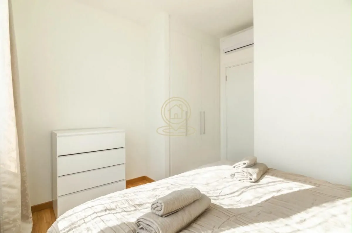 Izdavanje, trosoban stan, 87m², Savski Venac, Beograd