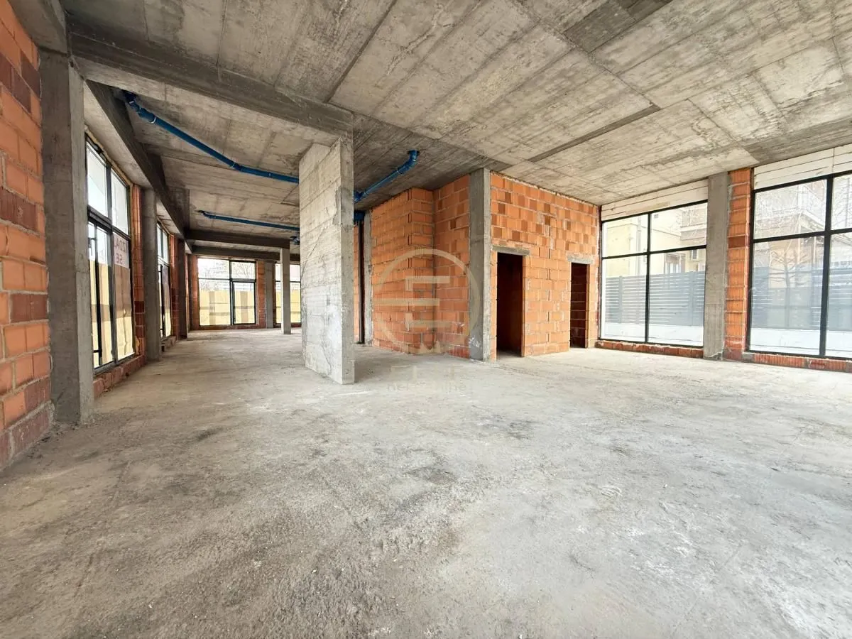 Izdavanje, poslovni prostor, 220m², Sajmište, Novi Sad