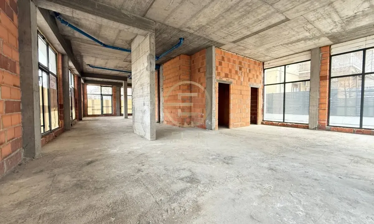 Izdavanje, poslovni prostor, 220m², Sajmište, Novi Sad