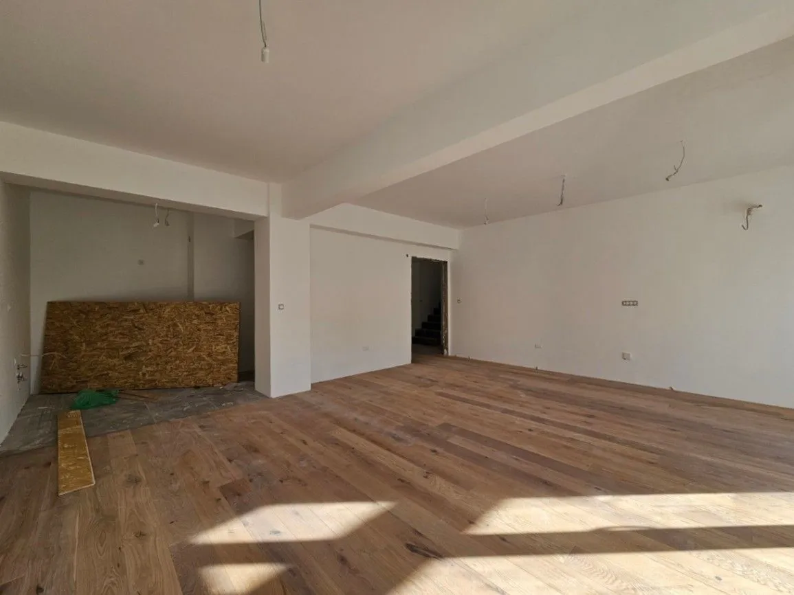Prodaja, četvorosoban stan, 143m², Momišići, Podgorica
