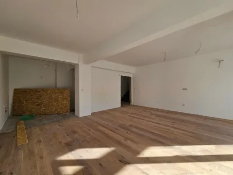 Sale, four bedroom apartment, 143m², Momišići, Podgorica - image 11