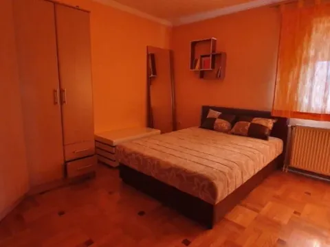 Izdavanje, petosoban stan, 200m², Petrovaradin, Novi Sad - image 11