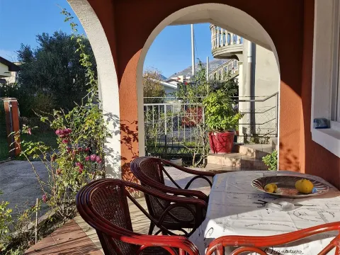 Izdavanje, dvosoban stan, 60m², Polje, Bar - image 5