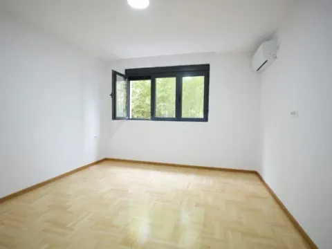 Izdavanje, poslovni prostor, 95m², Podgorica, Crna Gora - image 9