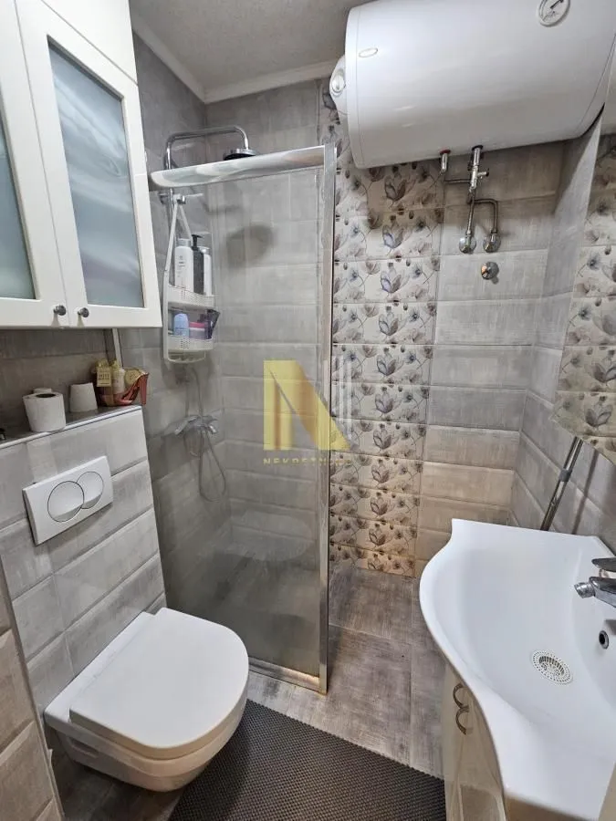 Prodaja, četvorosoban stan, 105m², Socijalno, Novi Sad Sve Podlokacije