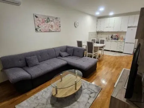 Izdavanje, trosoban stan, 55m², Đeram Pijaca, Beograd - image 2