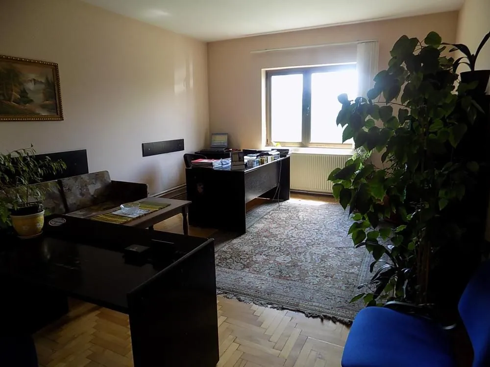 Rent, office space, 2000m², 7. juli, Paraćin