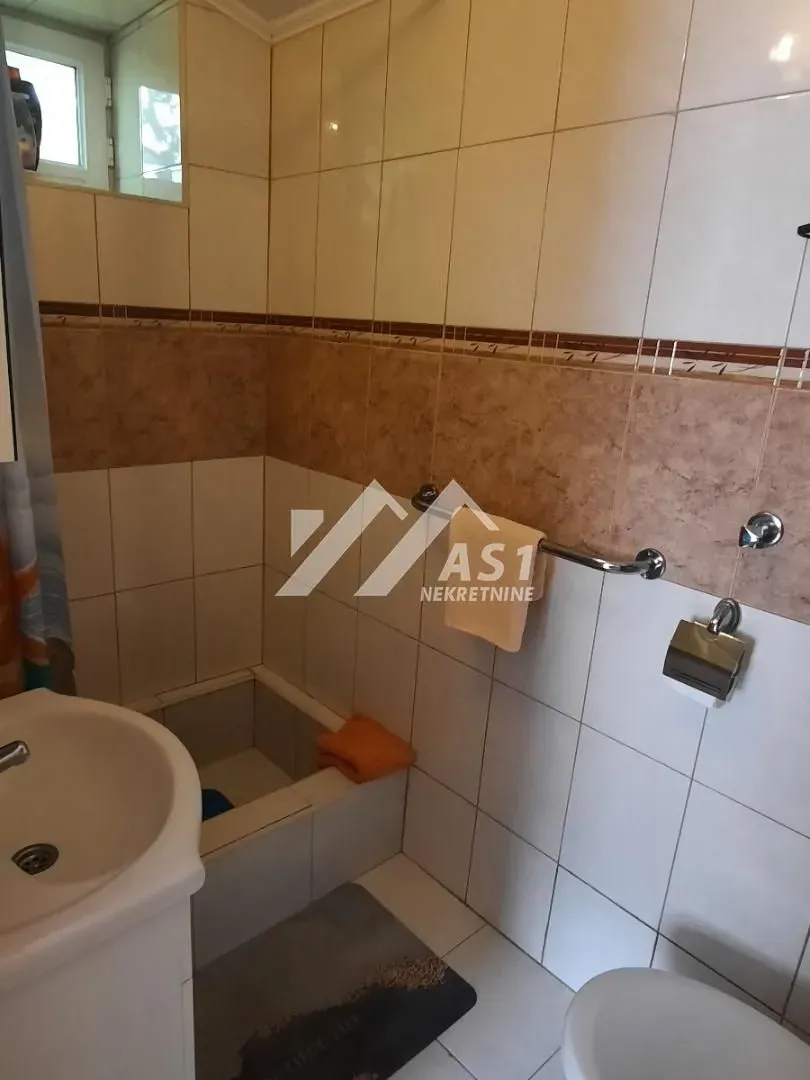 Izdavanje, kuća, 46m², Ledinci, Petrovaradin