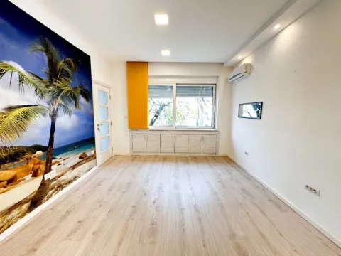 Izdavanje, poslovni prostor, 75m², Centar, Podgorica - image 6