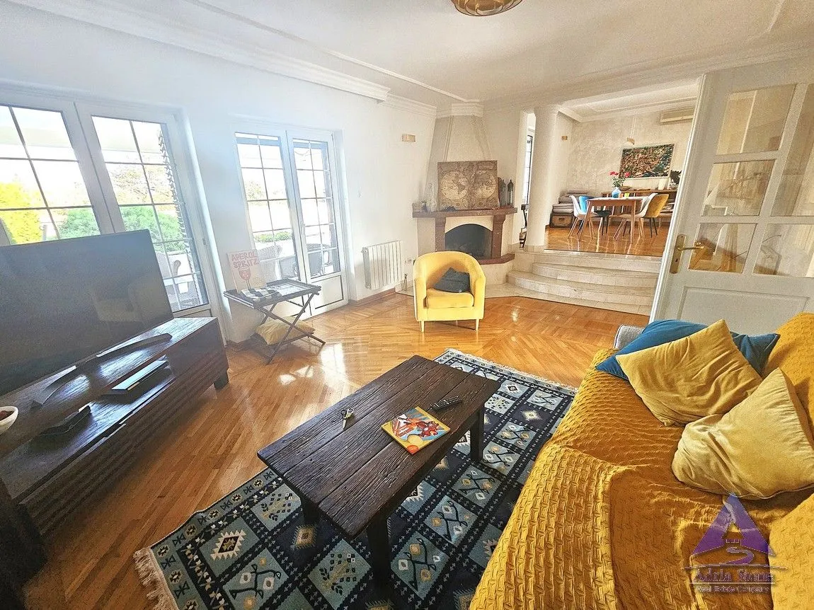 Sale, house, 308m², Tološi, Podgorica