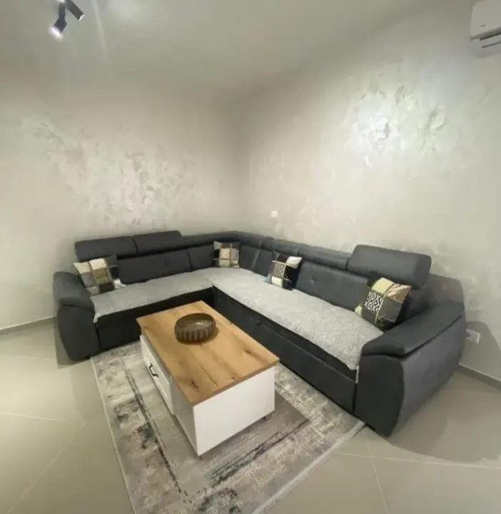 Prodaja, dvosoban stan, 69m², Makedonsko naselje, Bar